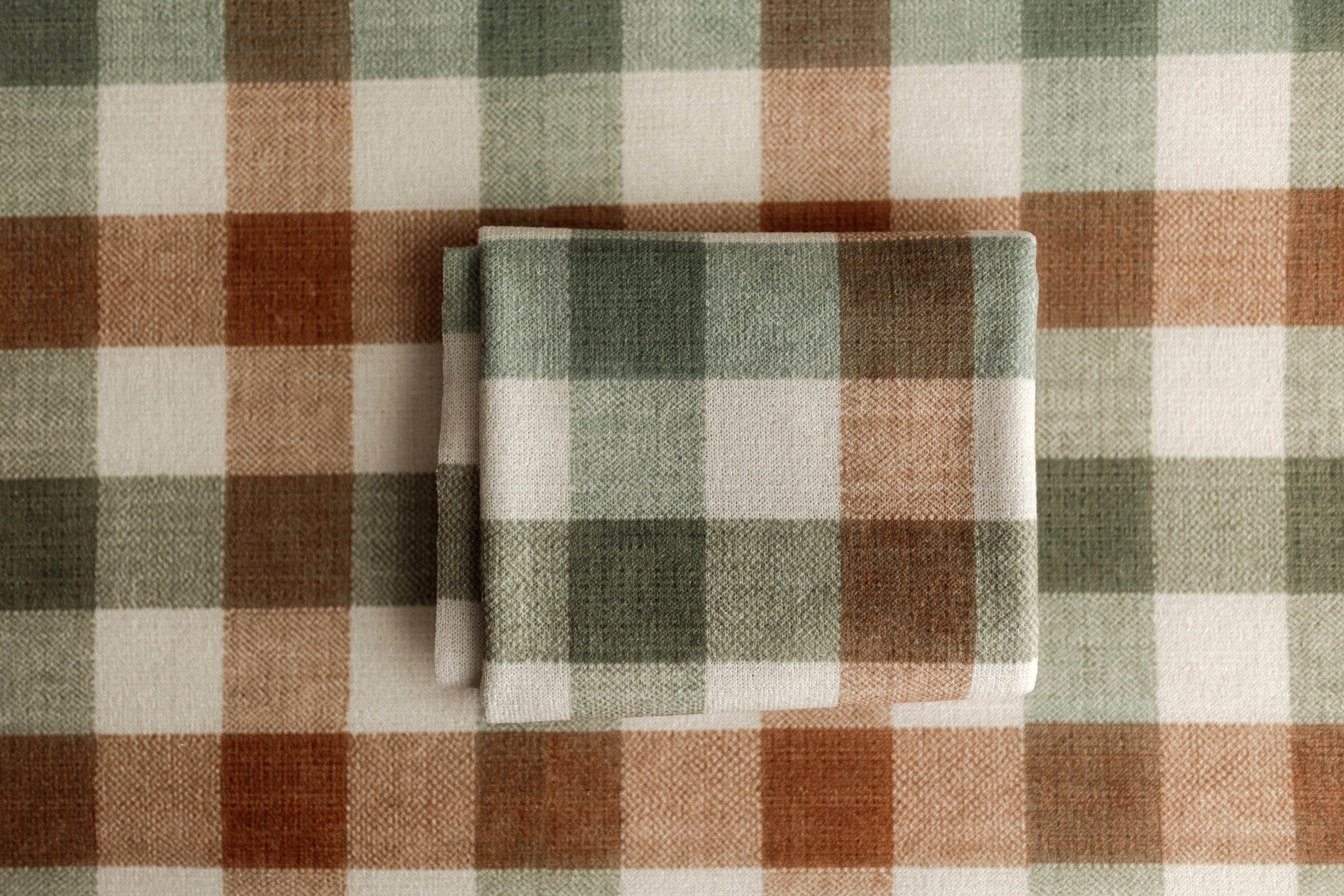 Duckman | Plaid Posing Fabric & Wrap